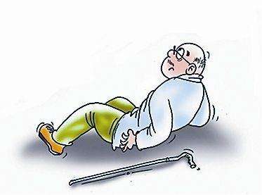 56歲老人散步時(shí)意外摔倒引發(fā)骨折，25保額遭拒賠，憑什么？